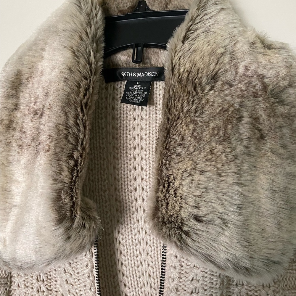 Sweater vest, fur trim, pockets